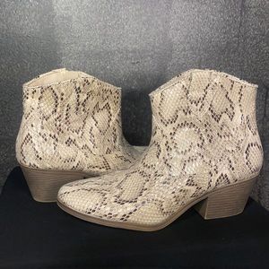Women boot size 8